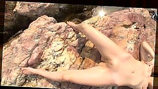 एक मनोरम वीडियो में कुरुमी हॉटा की कामुक प्रतिभा का कामुक प्रदर्शन।