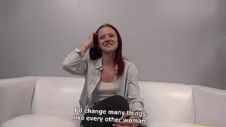 Redhead NATALIE memberikan blowjob yang penuh gairah dalam video casting hardcore ini.
