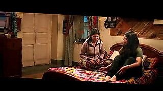 Video XXX Hindi yang pedas dengan aksi panas dan pelakon yang menggoda.