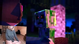 การโจมตีครั้งแรกของ Creeper ในการเผชิญหน้า Minecraft กับการ์ตูนเบบี้