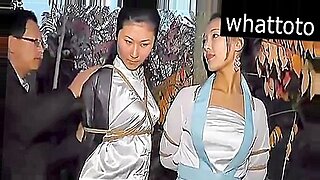 Oude Chinese bondagefetisj komt tot leven in een moderne BDSM-video.