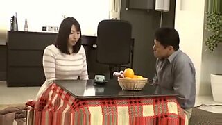 Un video porno etero giapponese con performance mozzafiato e azione intensa.