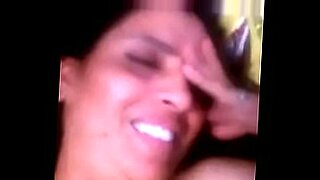 Kerala Girl's intieme momenten op de webcam worden onthuld door een intiem stroomlek.