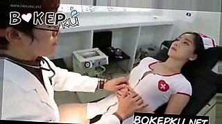 Een Koreaanse novice onderwerpt zich aan ruige anale seks.