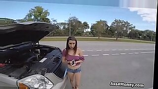 Sexe en public sur une autoroute en panne