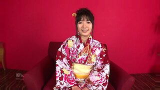 MILF japonesa Chiharu es dominada en sexo grupal hardcore