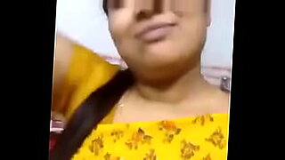 भारतीय चाची उसके यौन इच्छाओं के साथ प्रयोग