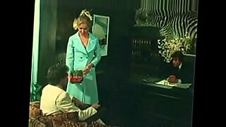 विंटेज 1972 सेक्स18 फिल्म जिसमें भावुक संभोग और तीव्र उत्तेजना है।