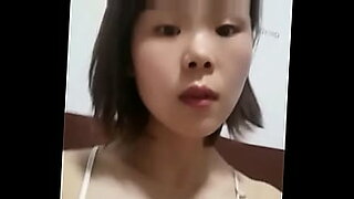 Người đẹp Trung Quốc thỏa mãn ham muốn tình dục của mình trong những cảnh nóng bỏng.