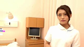 Una massaggiatrice giapponese si scatena in un'orgia POV