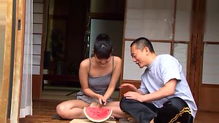 Amatur Jepun mendapat pelajaran blowjob yang penuh gairah dari bos