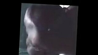 Robbins dan Mweruka menjadi bintang dalam video porno panas yang mendesis.