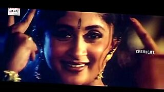 In HD Telugu-video's zien we hete meiden in hete actie.