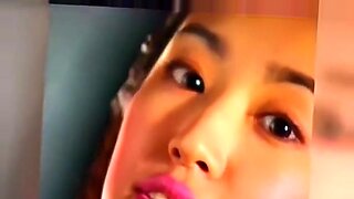 Vidéo fétichiste d'une géante japonaise vintage mettant en vedette la princesse de la lune
