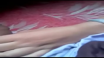 Sexy Filipijnse shemale met grote tieten masturbeert in HD