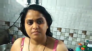 Opwindende video van Bengaalse tante die zich bezighoudt met het opwindende dorp XXX.