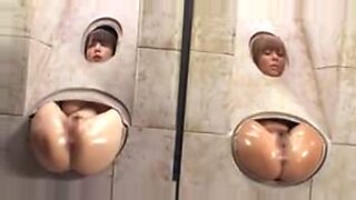 Mulheres japonesas abrem seus buracos para ação anal.